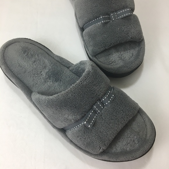 Isotoner Grey Slippers Size 9.5-10 - Picture 1 of 8